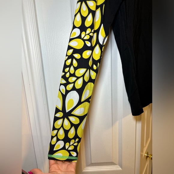 The North Face - Black & Yellow Fitted Long Sleeve Floral Pullover Stretchy Top - Picture 4 of 8